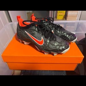 NIKE fast flex cleats